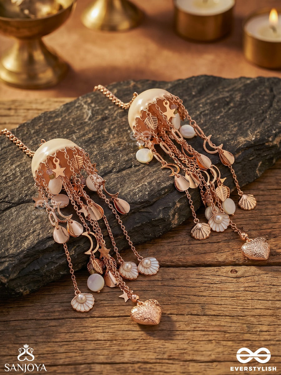 Dhariniya – Grace In Flow – Festive Kaleera With Layered Chain Strands, Floral White Elements And Delicate Metallic Hangings