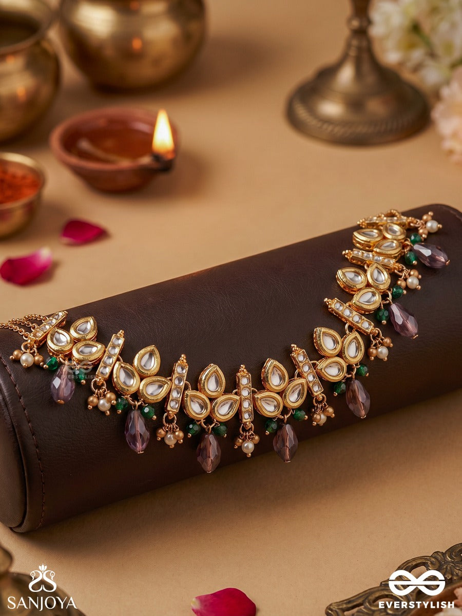 Ojasvini – Radiant Splendour – Elegant Necklace With Leaf-Like Stone Motifs, Deep Blue Accents And Delicate Bead Detailing