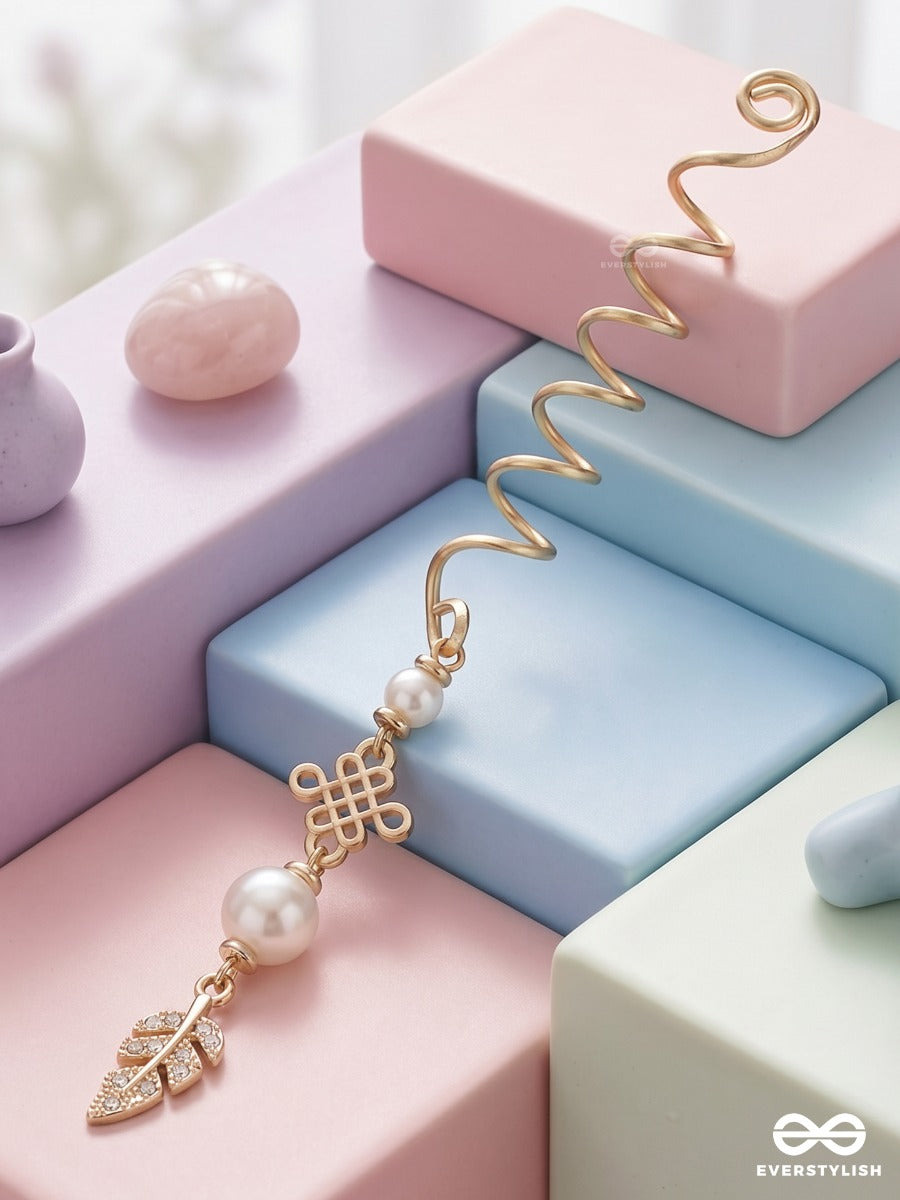 Dreamy Twist – Pearl Braidlet With Golden Leaf Charm