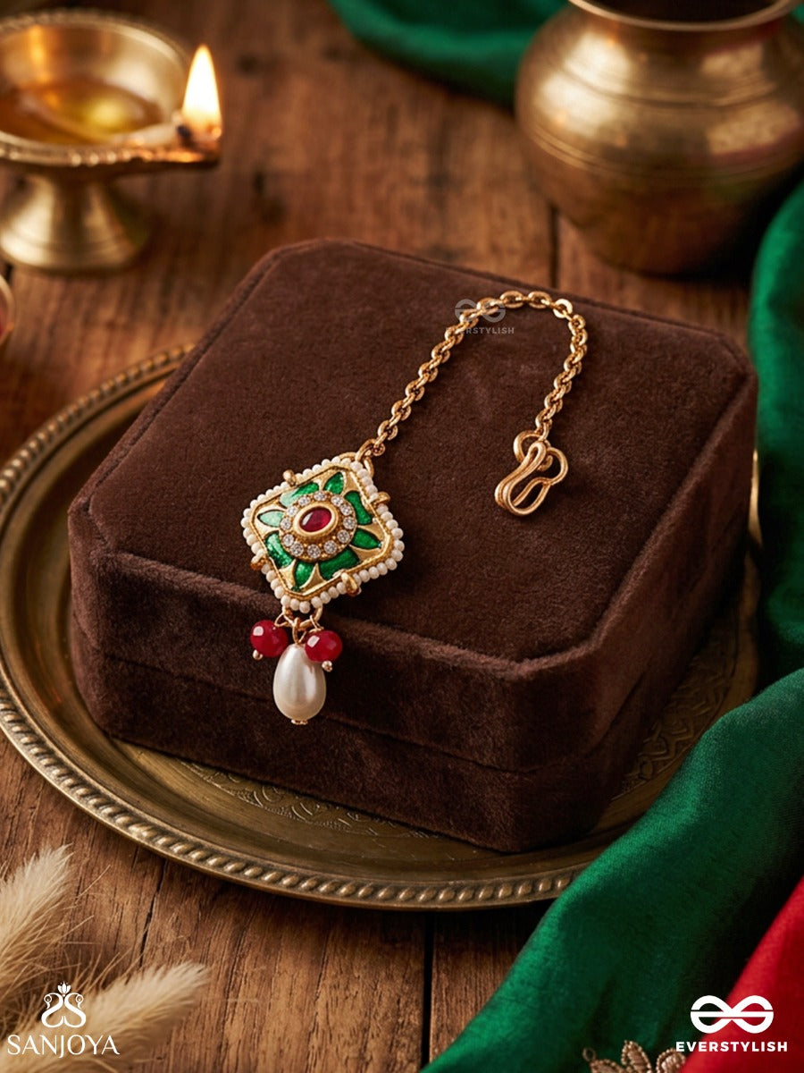 Meenaroop – Enamelled Form – Festive Maangtika With Green Jewel Detailing, Golden Chain And Colourful Dangling Accents