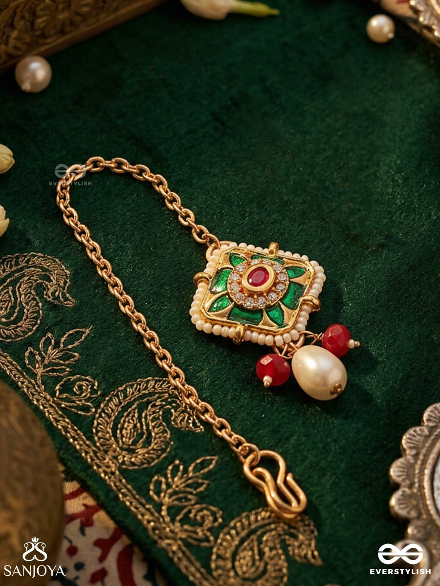 Meenaroop – Enamelled Form – Festive Maangtika With Green Jewel Detailing, Golden Chain And Colourful Dangling Accents