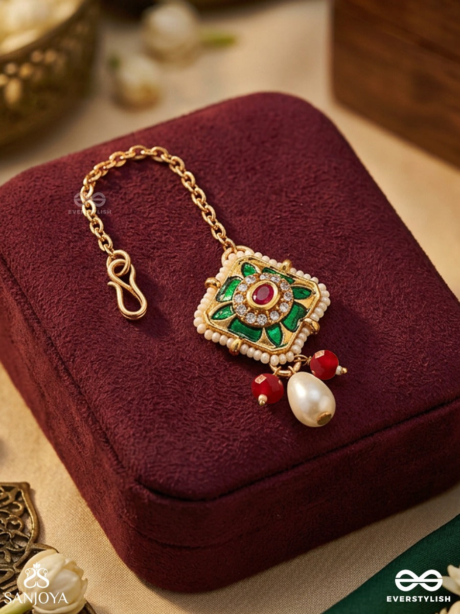 Meenaroop – Enamelled Form – Festive Maangtika With Green Jewel Detailing, Golden Chain And Colourful Dangling Accents