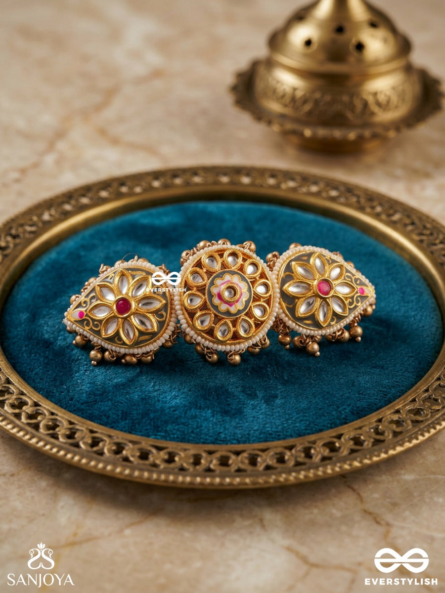 Kamaltraya – Lotus Trio – Festive Ring With Three Ornamental Floral Panels, Petal-Like Stonework And Dainty Golden Accents