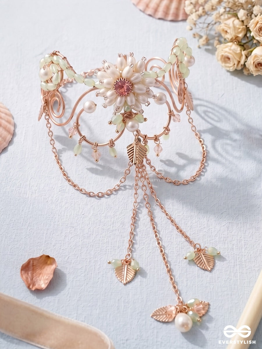 Mintara – Soft Green Glow – Elegant Single Armlet With Floral Centerpiece, Pastel Green Accents, Pearl Details And Flowing Chain Drops
