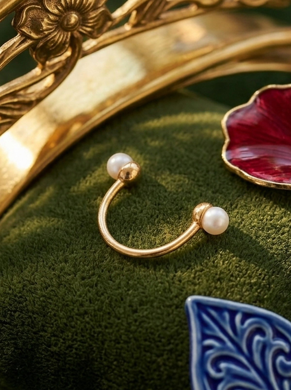 Pearl Peek - Gold-Tone Nose Pin With Tiny Pearl Ends