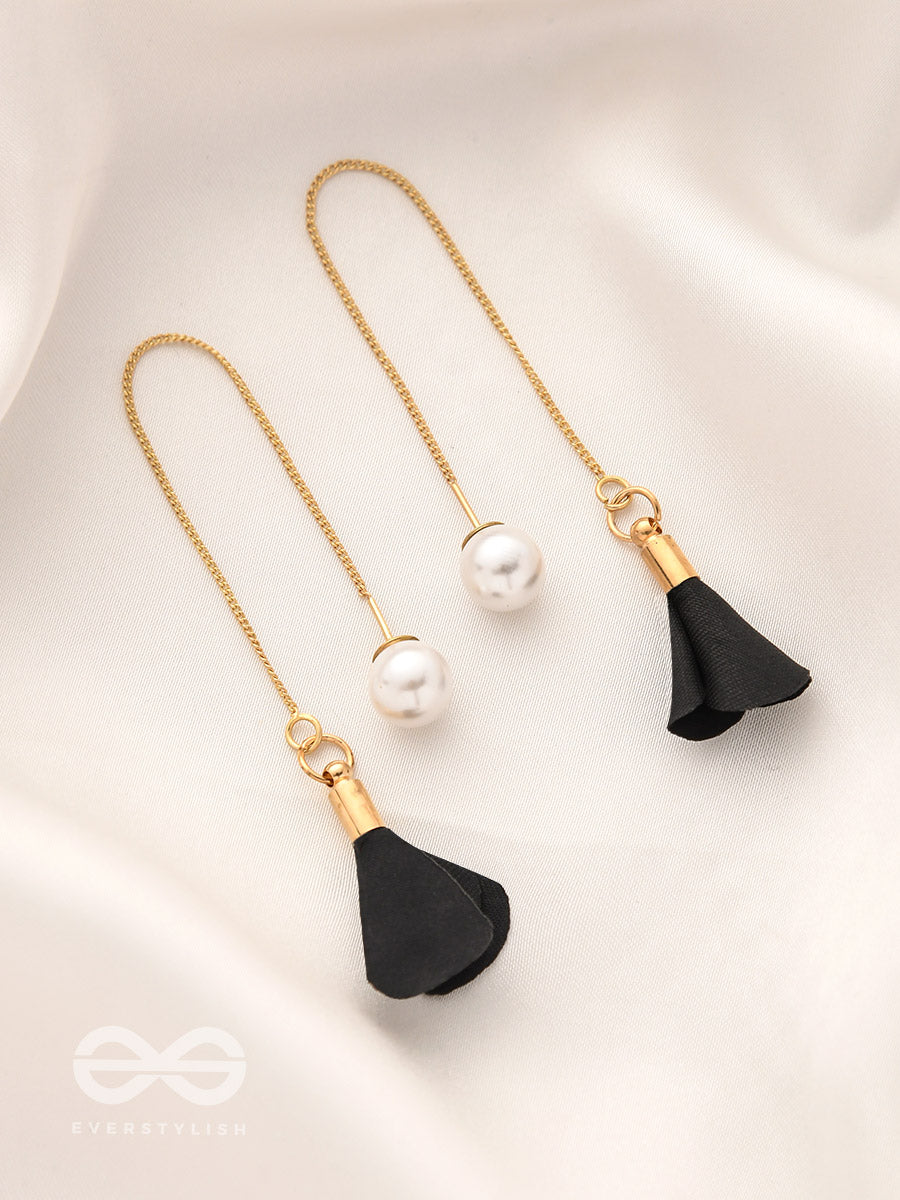 Hanging In Balance Pearl And Flowers Needle Earrings- Black