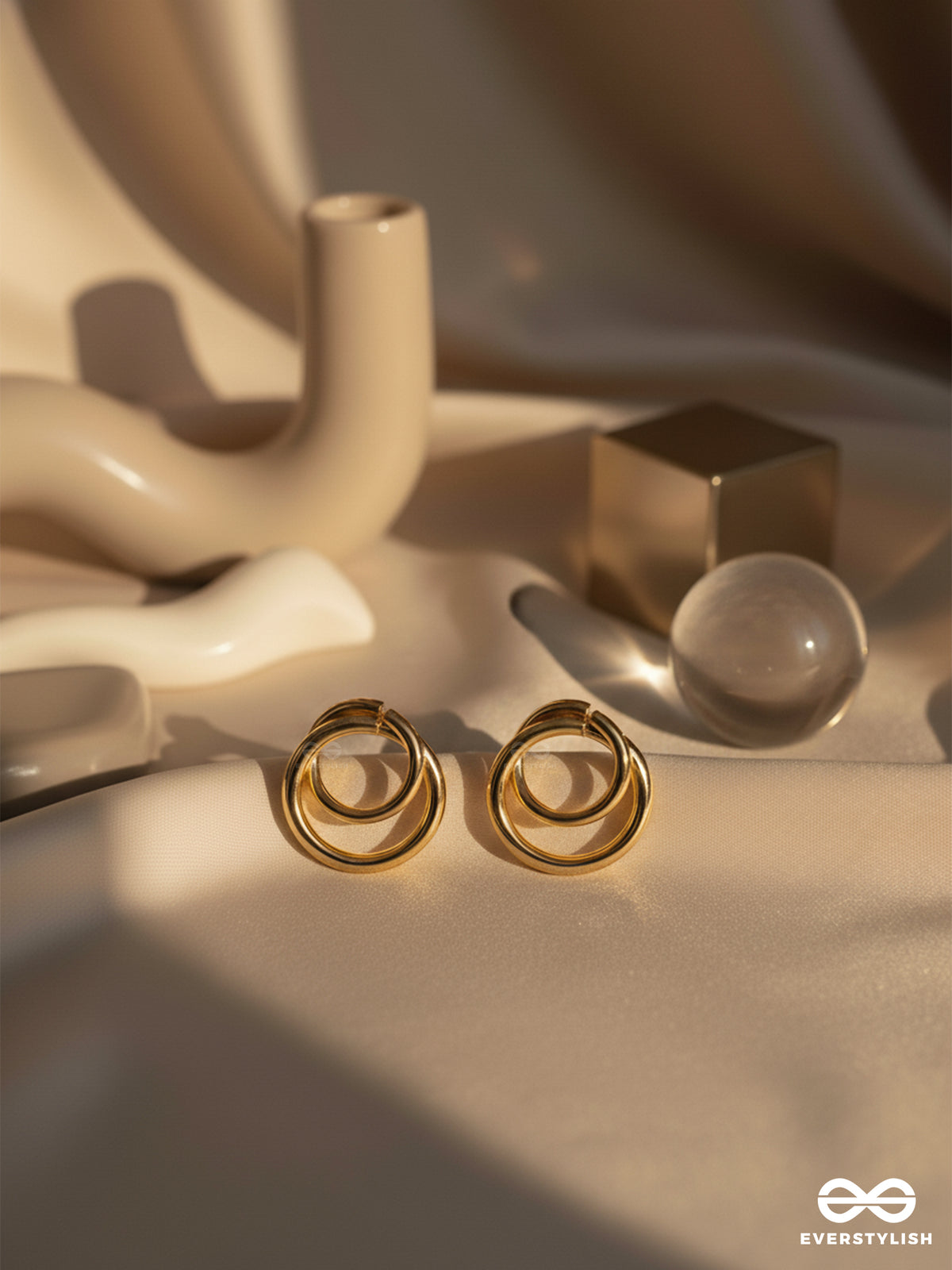 The Golden Intertwined Circles - Casual Daily-Wear Studs