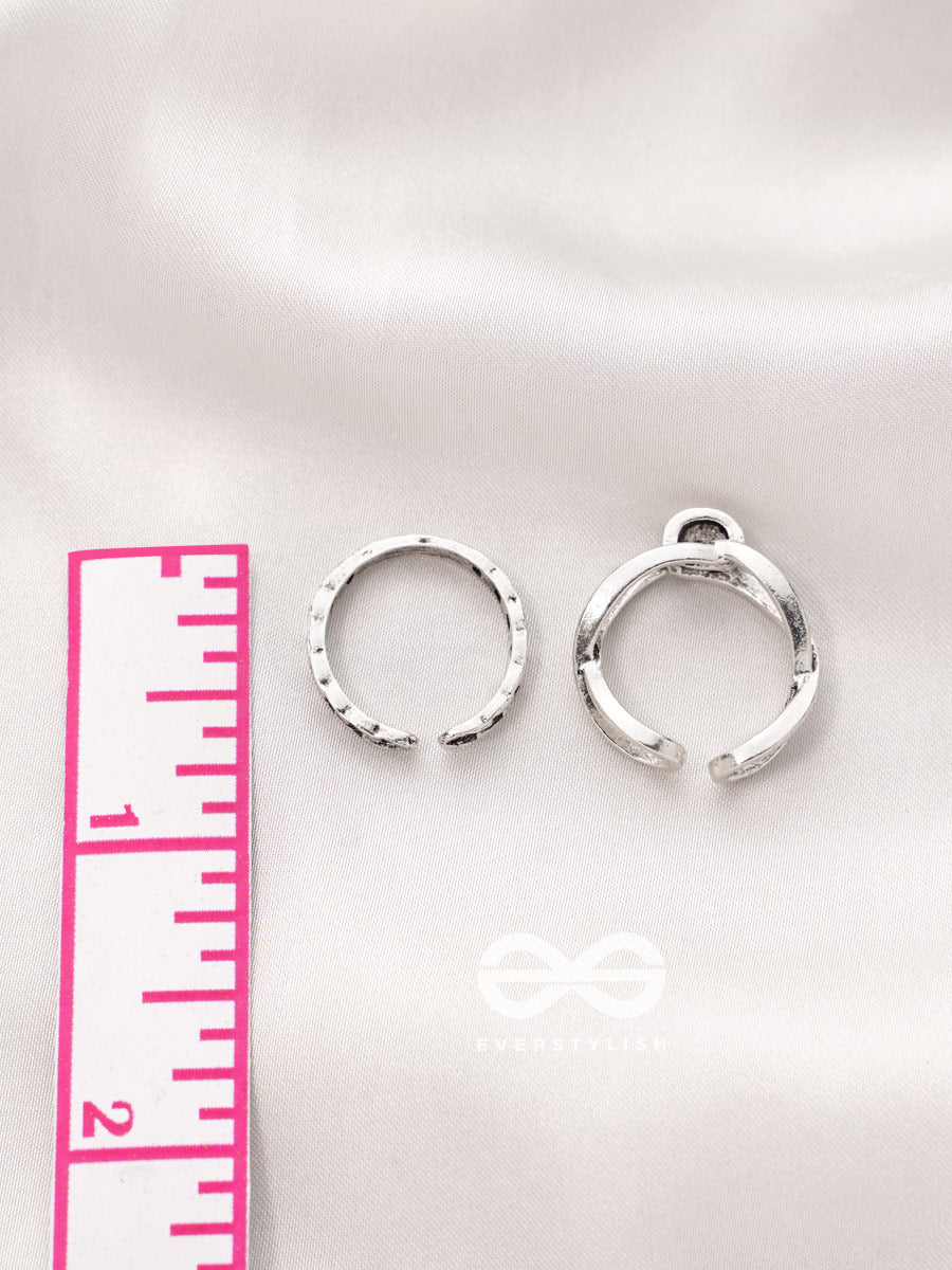 The Antique Charms- Set Of Two Silver Rings