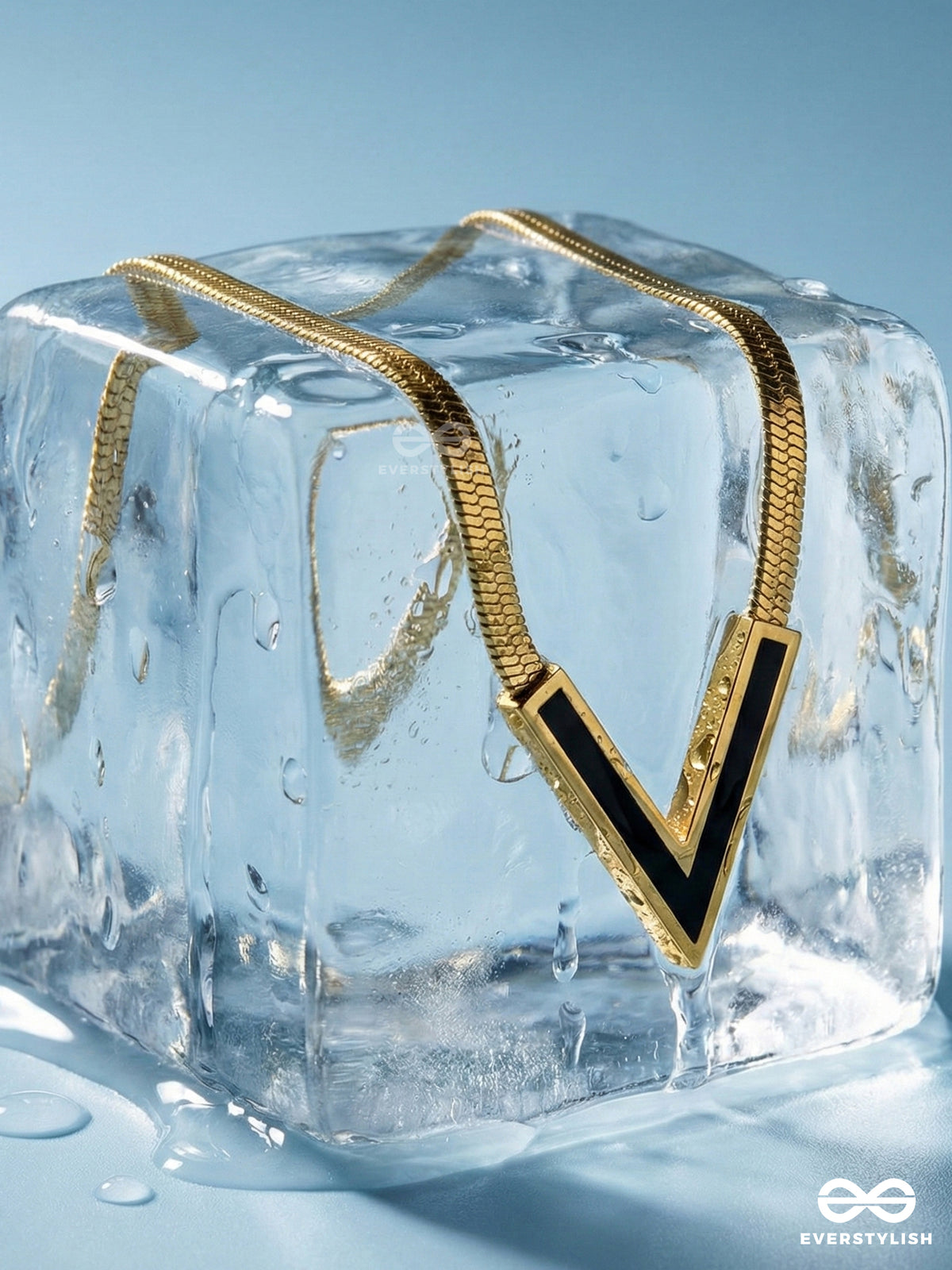 Giora Italia - Vertica Luxe –  Stainless Steel 18K Gold Plated Anti-Tarnish V Pendant Necklace