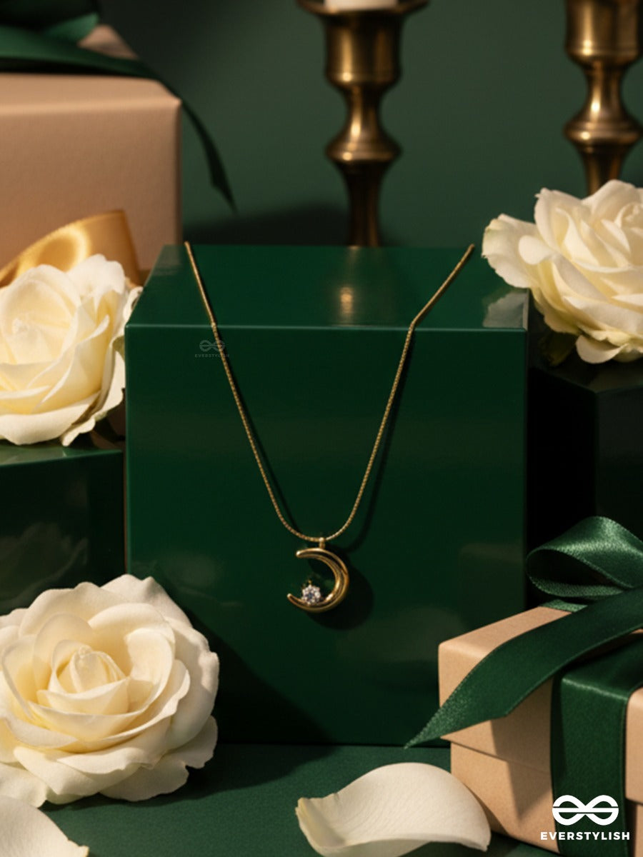 Giora Italia - Crescent Kiss - Stainless Steel 18K Gold Plated Anti-Tarnish Pearl & Moon Necklace