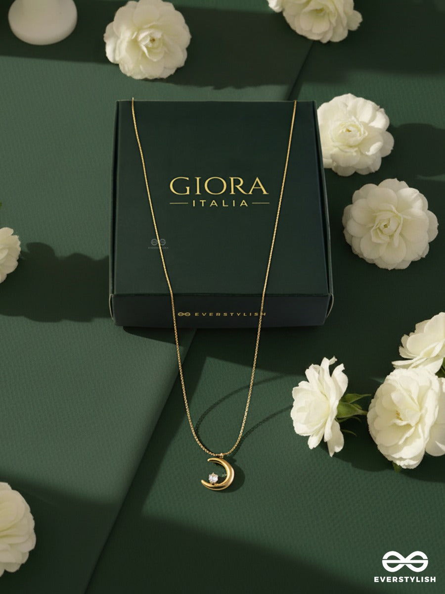 Giora Italia - Crescent Kiss - Stainless Steel 18K Gold Plated Anti-Tarnish Pearl & Moon Necklace