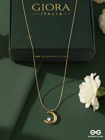 Giora Italia - Crescent Kiss - Stainless Steel 18K Gold Plated Anti-Tarnish Pearl & Moon Necklace