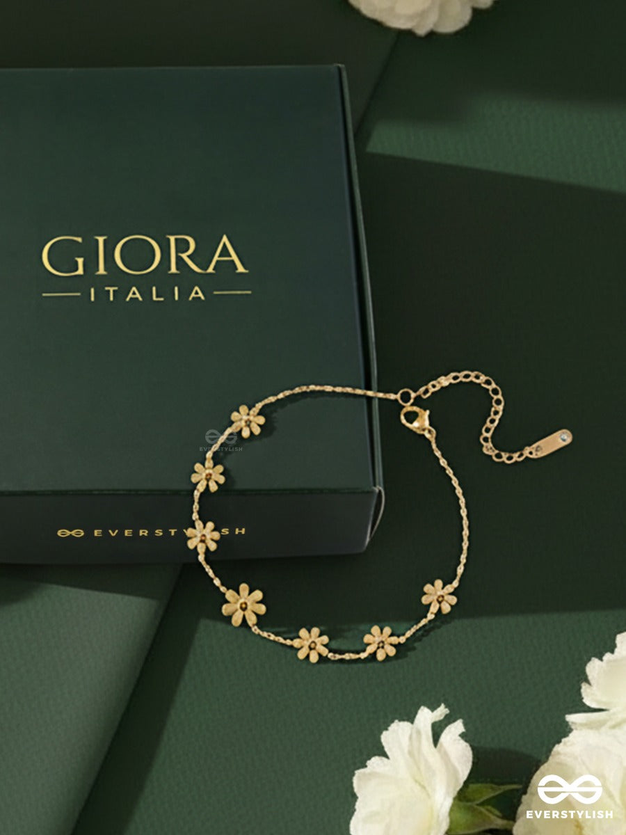 Giora Italia - Maribel –  Stainless Steel 18K Gold Plated Anti-Tarnish Floral Charm Bracelet