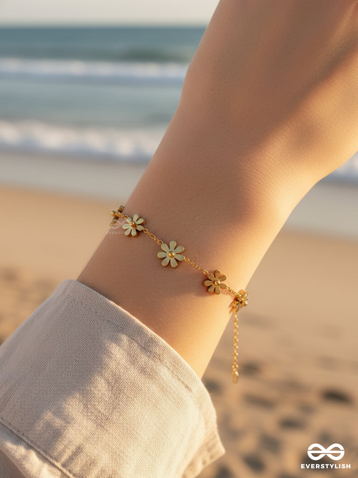 Giora Italia - Maribel –  Stainless Steel 18K Gold Plated Anti-Tarnish Floral Charm Bracelet
