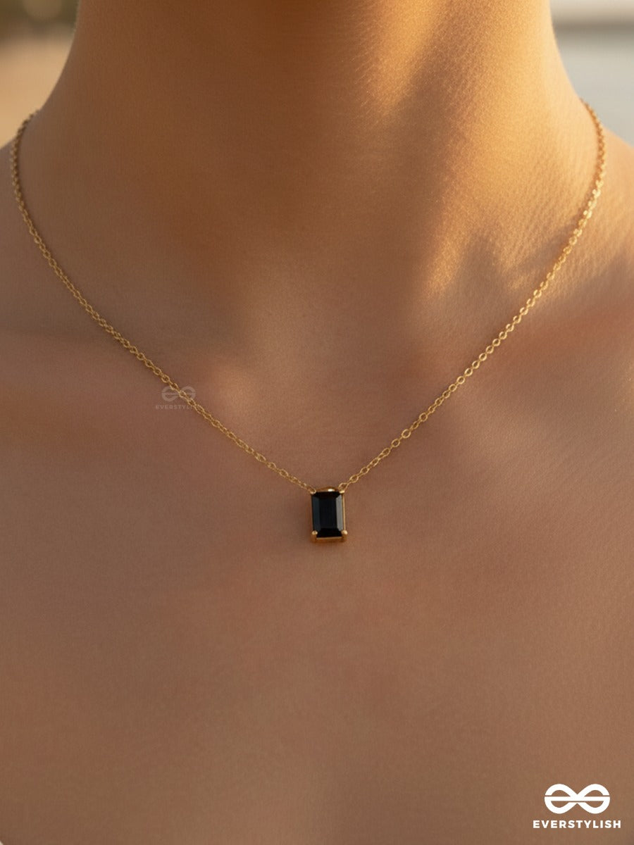 Giora Italia - Dusk Empress – Stainless Steel 18K Gold Plated Anti-Tarnish Black Stone Pendant Necklace