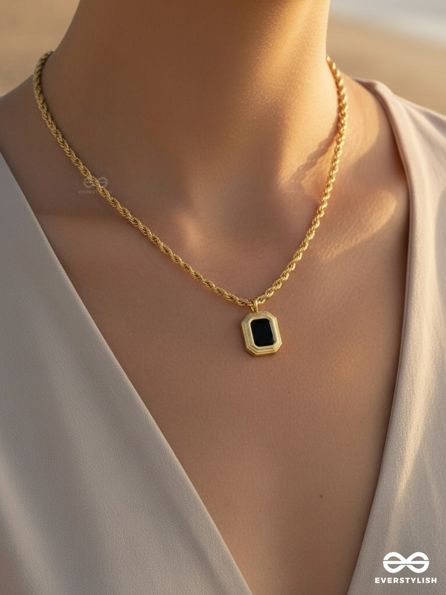 Giora Italia - Noir Regent – Stainless Steel 18K Gold Plated Anti-Tarnish Black Stone Pendant Necklace