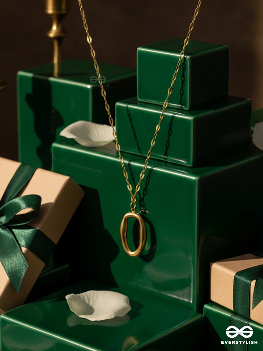 Giora Italia - Ovale Signet – Stainless Steel 18K Gold Plated Anti-Tarnish Open Pendant Necklace