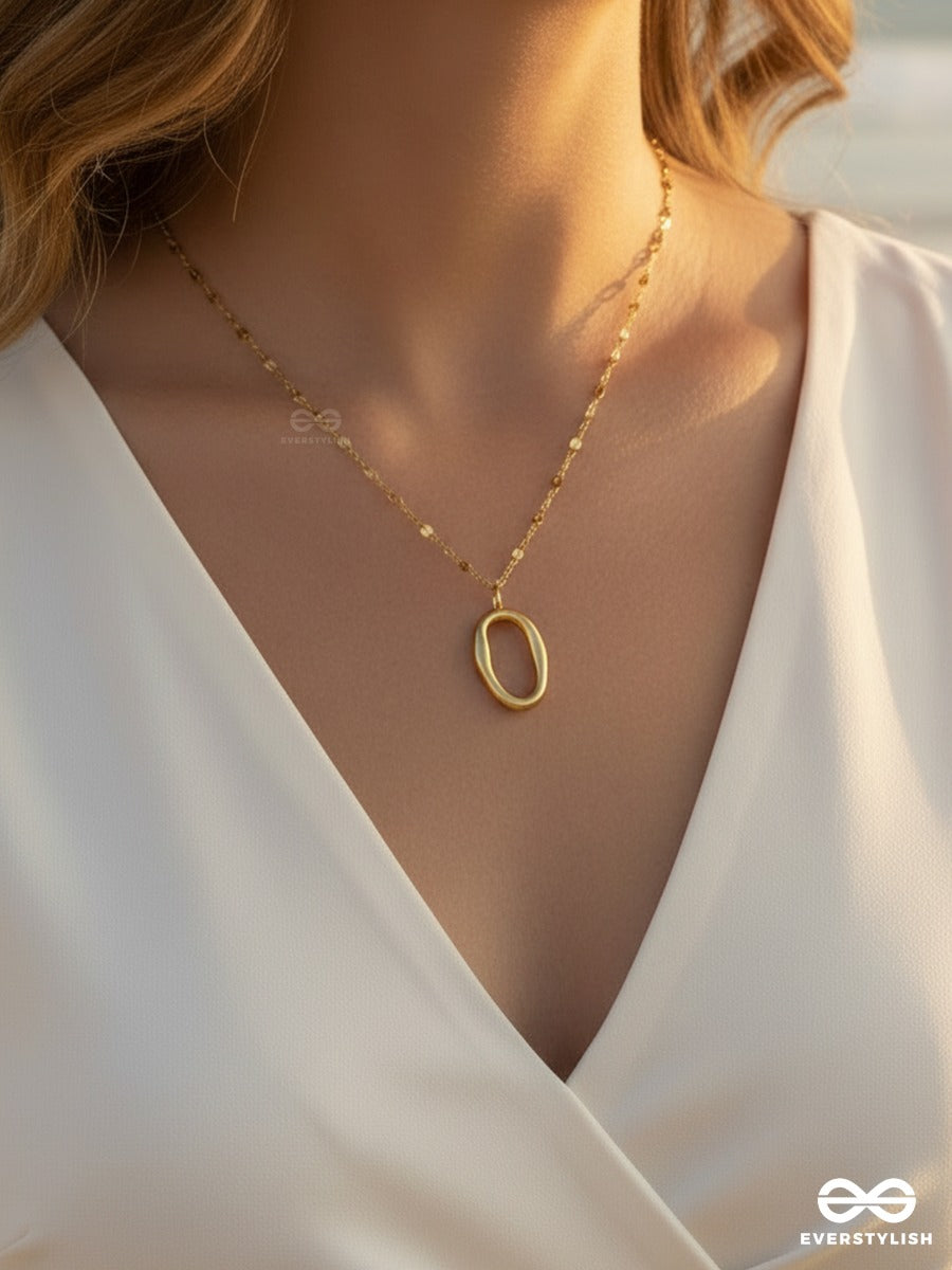 Giora Italia - Ovale Signet – Stainless Steel 18K Gold Plated Anti-Tarnish Open Pendant Necklace