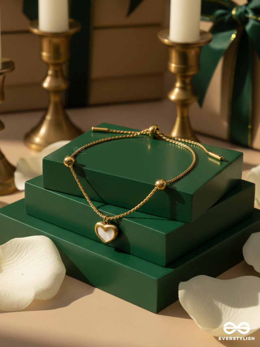 Giora Italia - Ivory Emblem – Stainless Steel 18K Gold Plated Anti-Tarnish Enamel Heart Bracelet