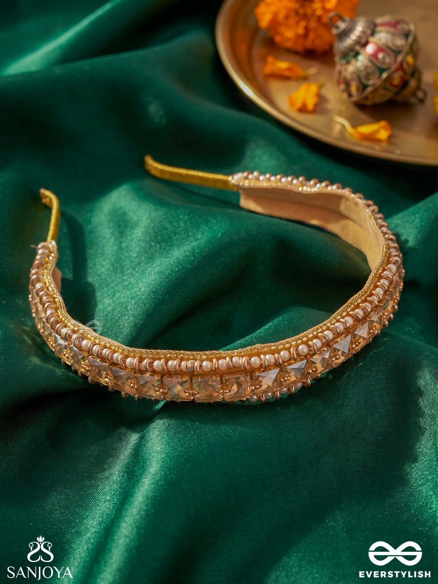 Mehrunnisa – Sun Of Grace – Embellished Hair Band With Layered Pearls, Kundan Details And Crystal Accents