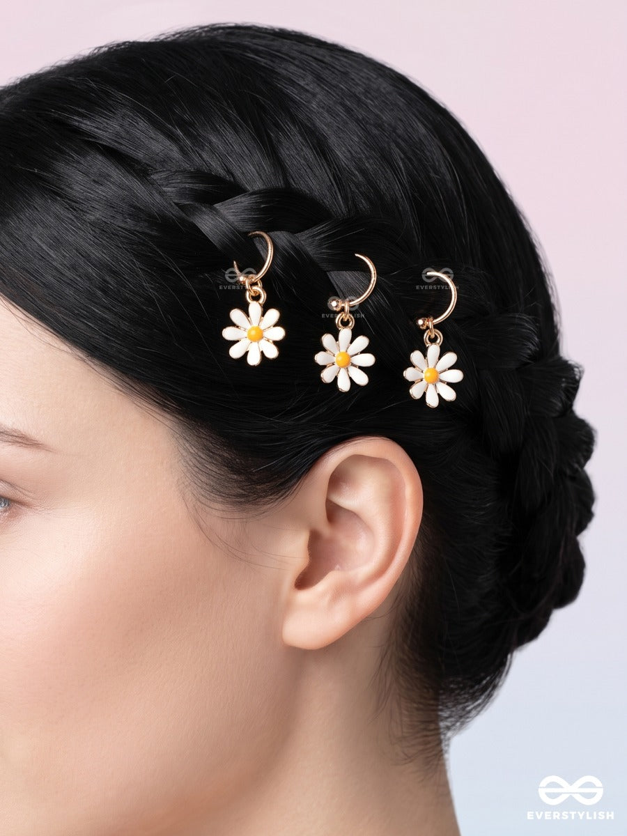 Sunkiss – Gold-Tone Daisy Hair Accessory Set Of 3 With White Enamel Charms