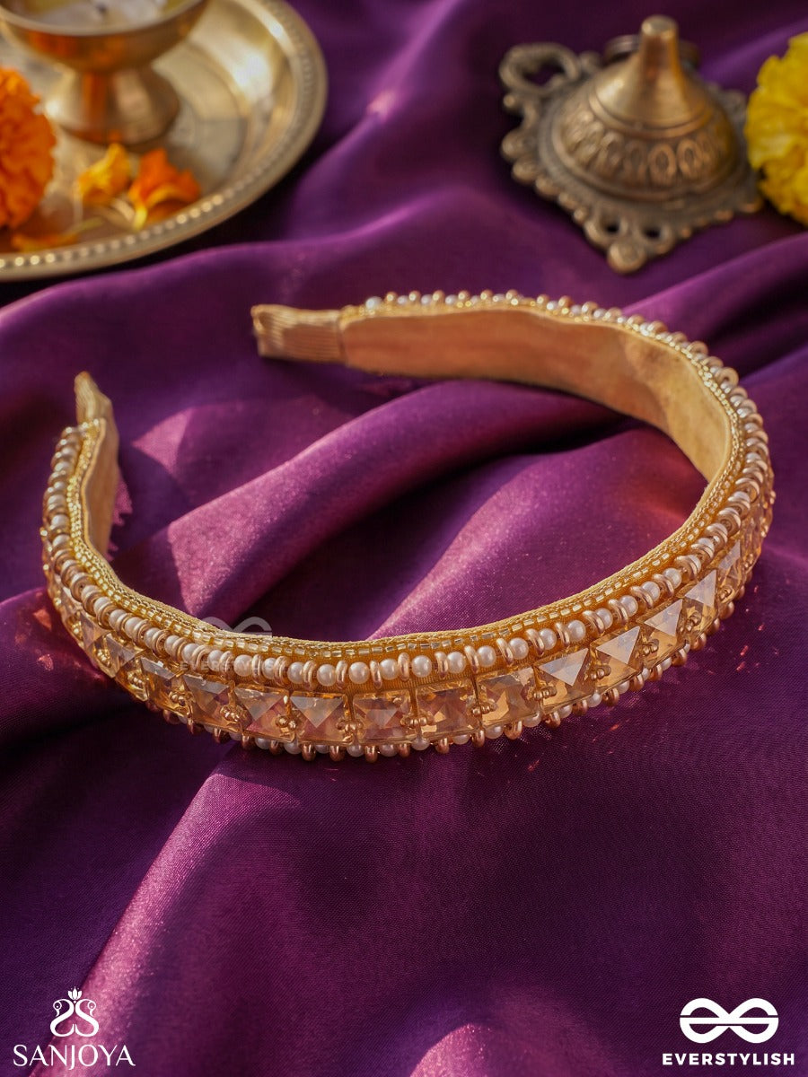 Mehrunnisa – Sun Of Grace – Embellished Hair Band With Layered Pearls, Kundan Details And Crystal Accents