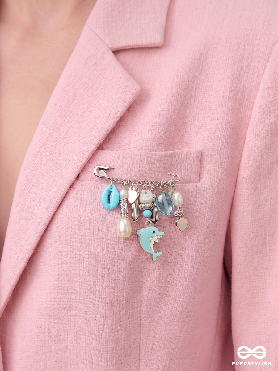 Marina Charm – Silver-Tone Brooch Pin With Seashells, Pearls And Ocean Charms