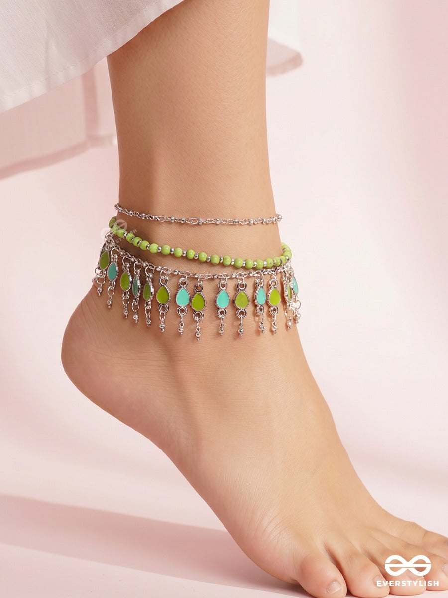 Meadow Twinkle – Delicate Anklet (Single) With Nature-Inspired Details, Green Beads, Pearls And Leaf Charms