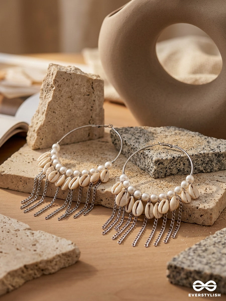 Beachcomber – Hoop Earrings With Cowrie Shells, Pearls And Chain Fringes