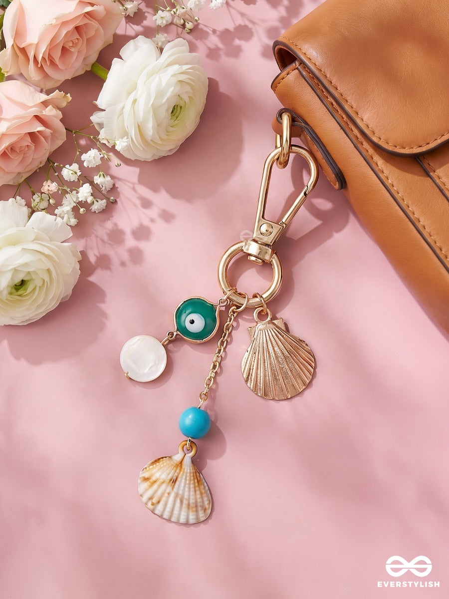 Seaside Story – Coastal Bag Charm With Shell And Pearl Details