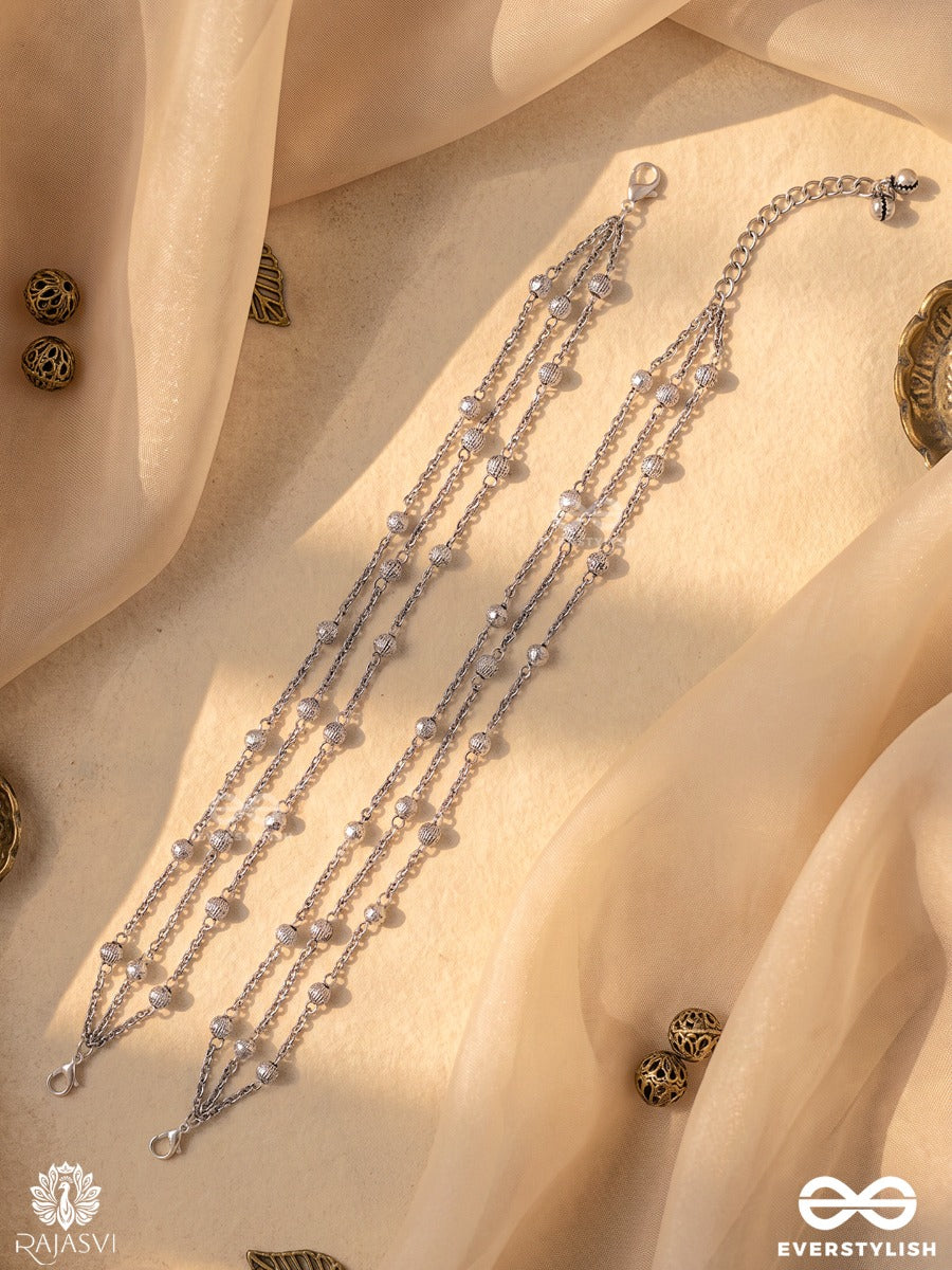 Nirjhari – Oxidised Pair Of Anklets With Polished Silver-Tone Geometric Chains