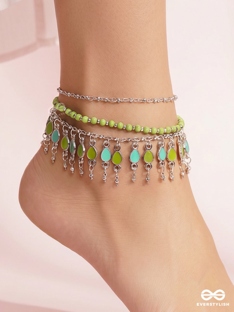 Meadow Twinkle – Delicate Anklet (Single) With Nature-Inspired Details, Green Beads, Pearls And Leaf Charms