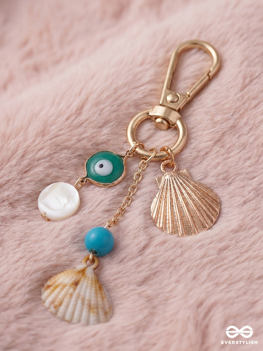 Seaside Story – Coastal Bag Charm With Shell And Pearl Details