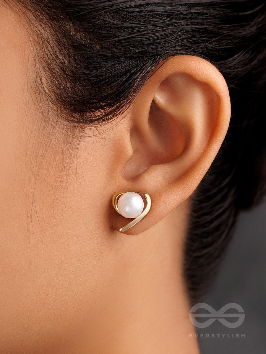 The Heart Of Gold- Golden Pearl Stud Earrings