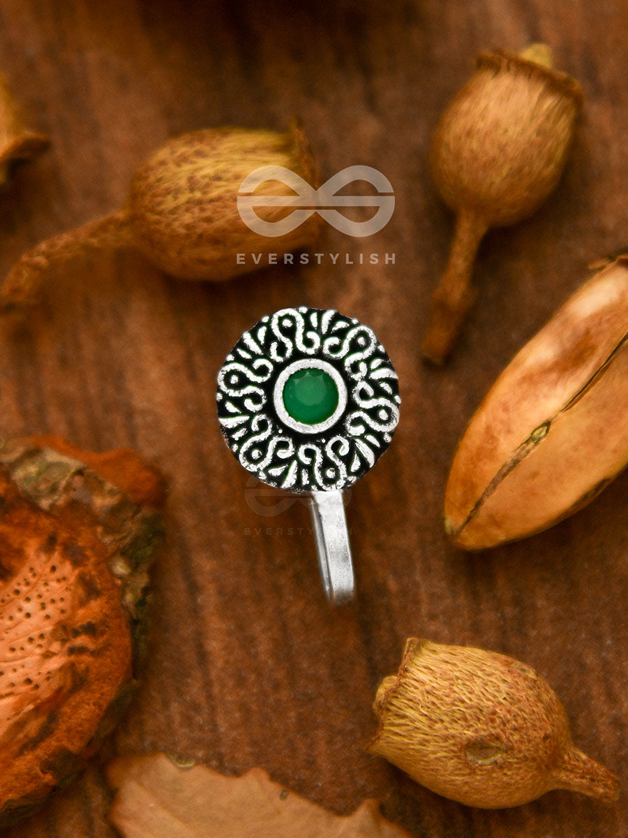 The Noble Motifs - Non-Pierced Boho Nosepin (Emerald Green)
