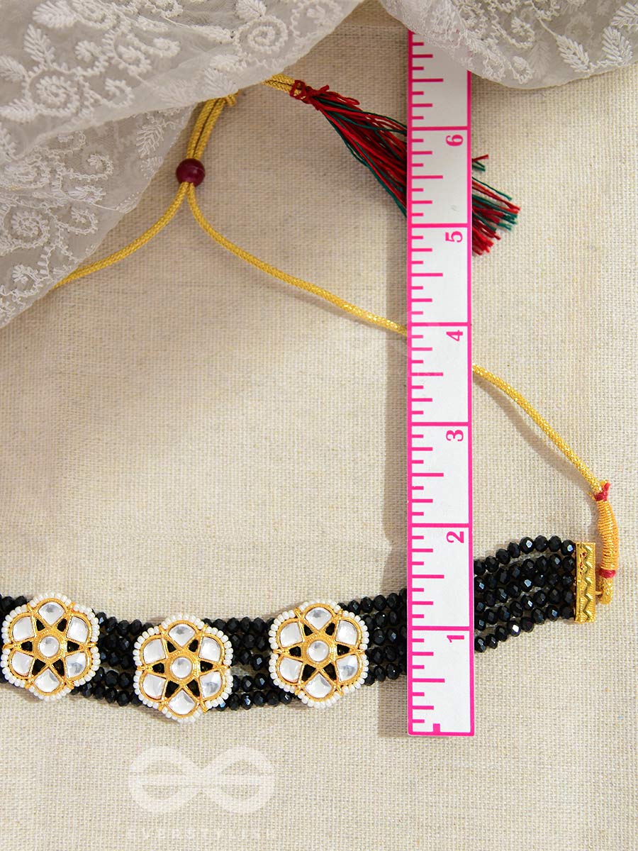 The Classy Elegance - Set Of Statement Choker And Studs (Black)