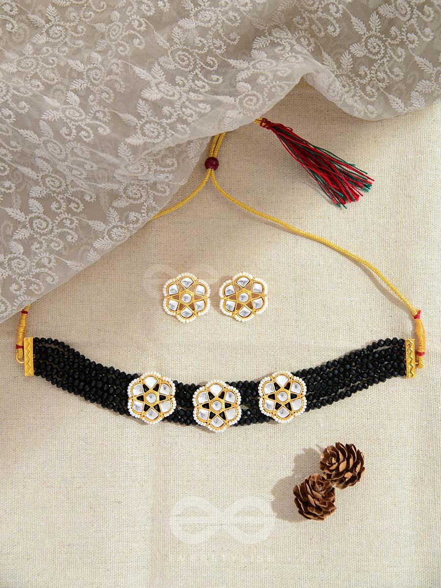 The Classy Elegance - Set Of Statement Choker And Studs (Black)