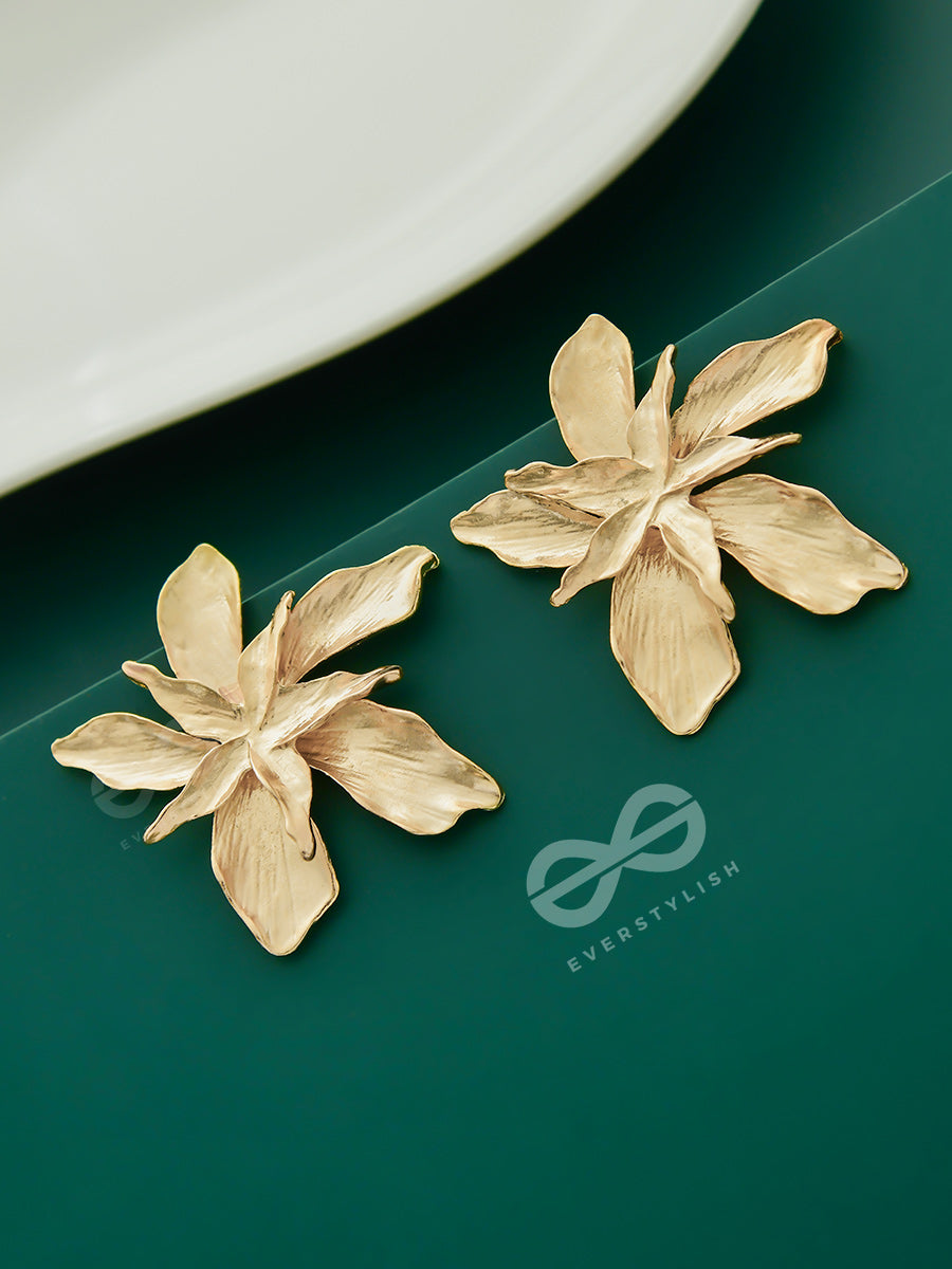 Autumn On My Ears - Statement Golden Studs