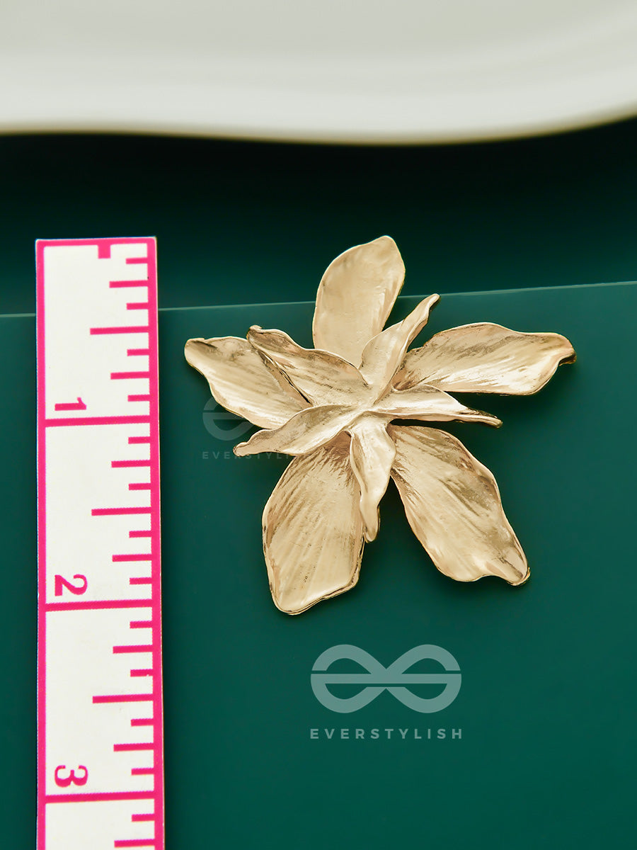 Autumn On My Ears - Statement Golden Studs