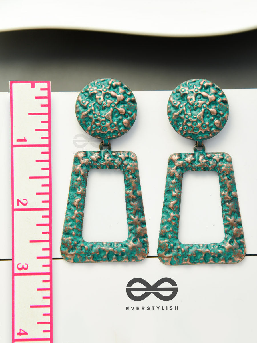 The Geometric Elegance - Molden Gold Finished Statement Earrings