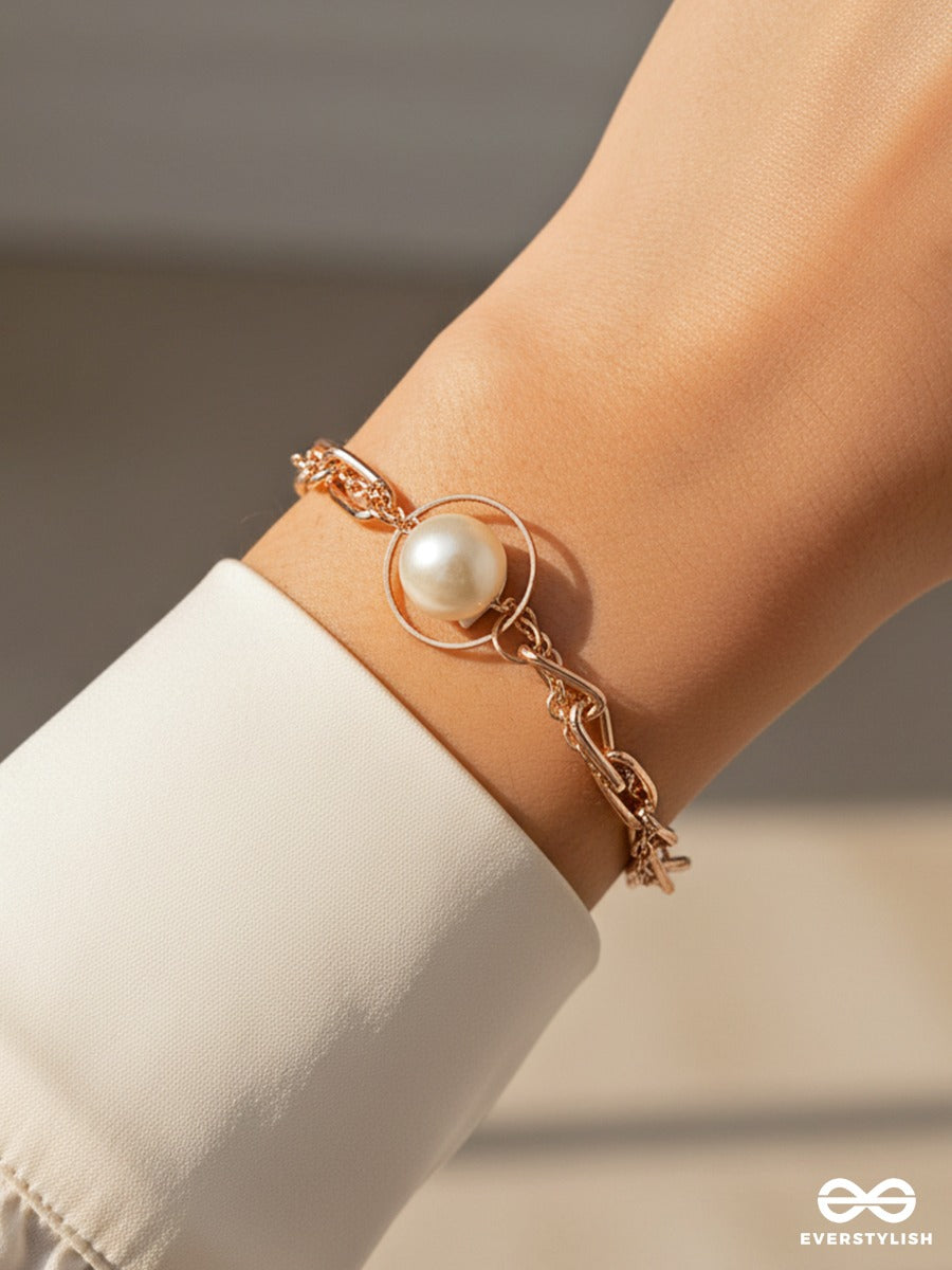 Pearl-Fectly Golden - Golden Layered Chain Bracelet