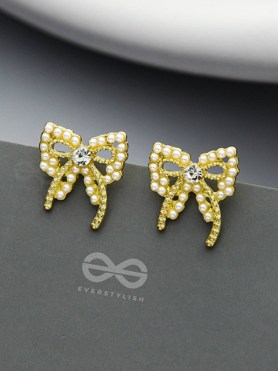 Pearlescent Cravats- Gem Stone And Pearls Studded Golden Earrings