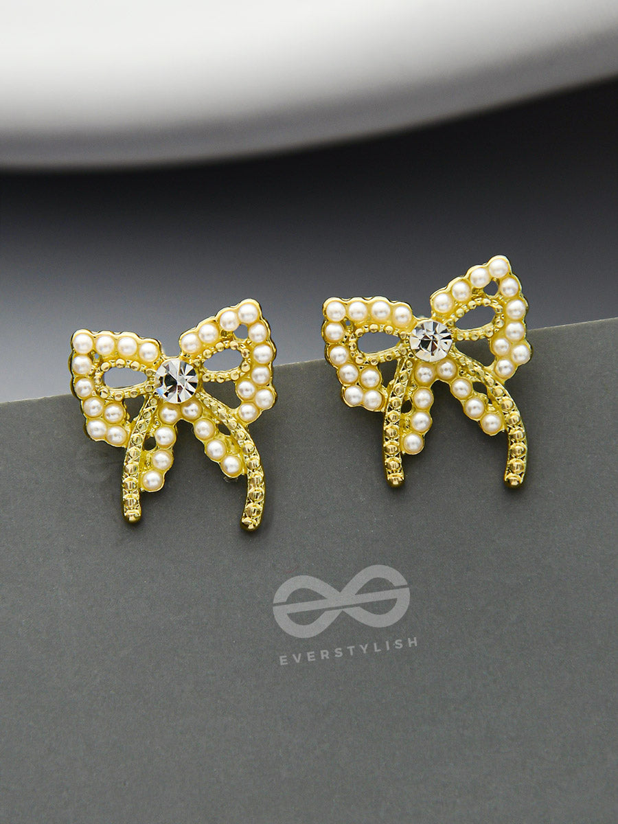 Pearlescent Cravats- Gem Stone And Pearls Studded Golden Earrings