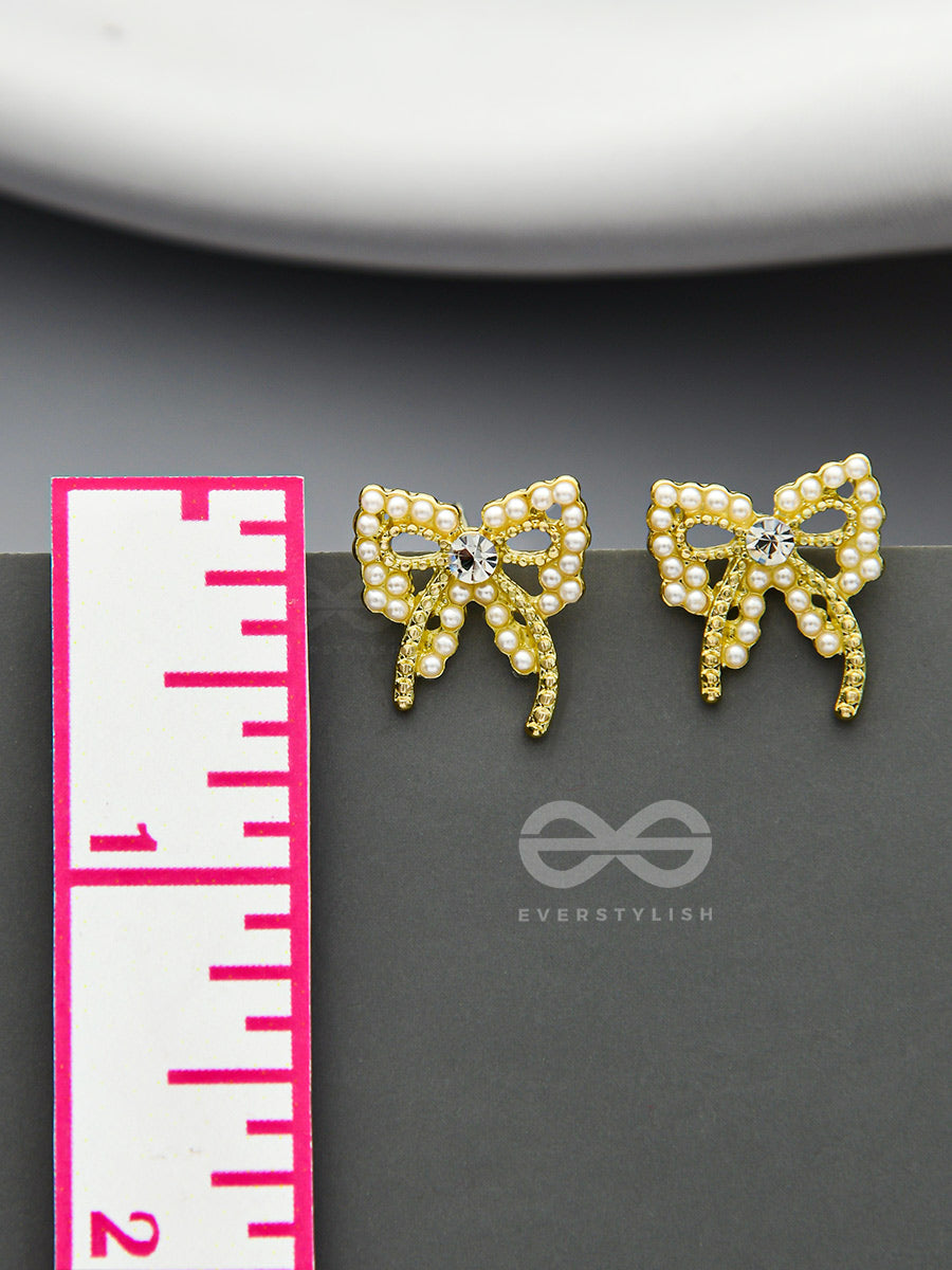 Pearlescent Cravats- Gem Stone And Pearls Studded Golden Earrings