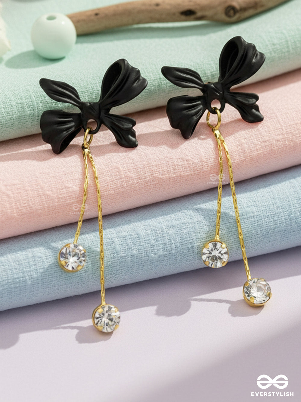 Shooting Stars- Black And Golden Solitaire Studded Earrings