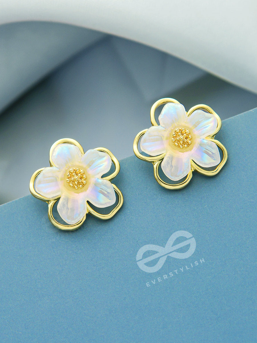 Delightful Daisies- White And Golden Earrings