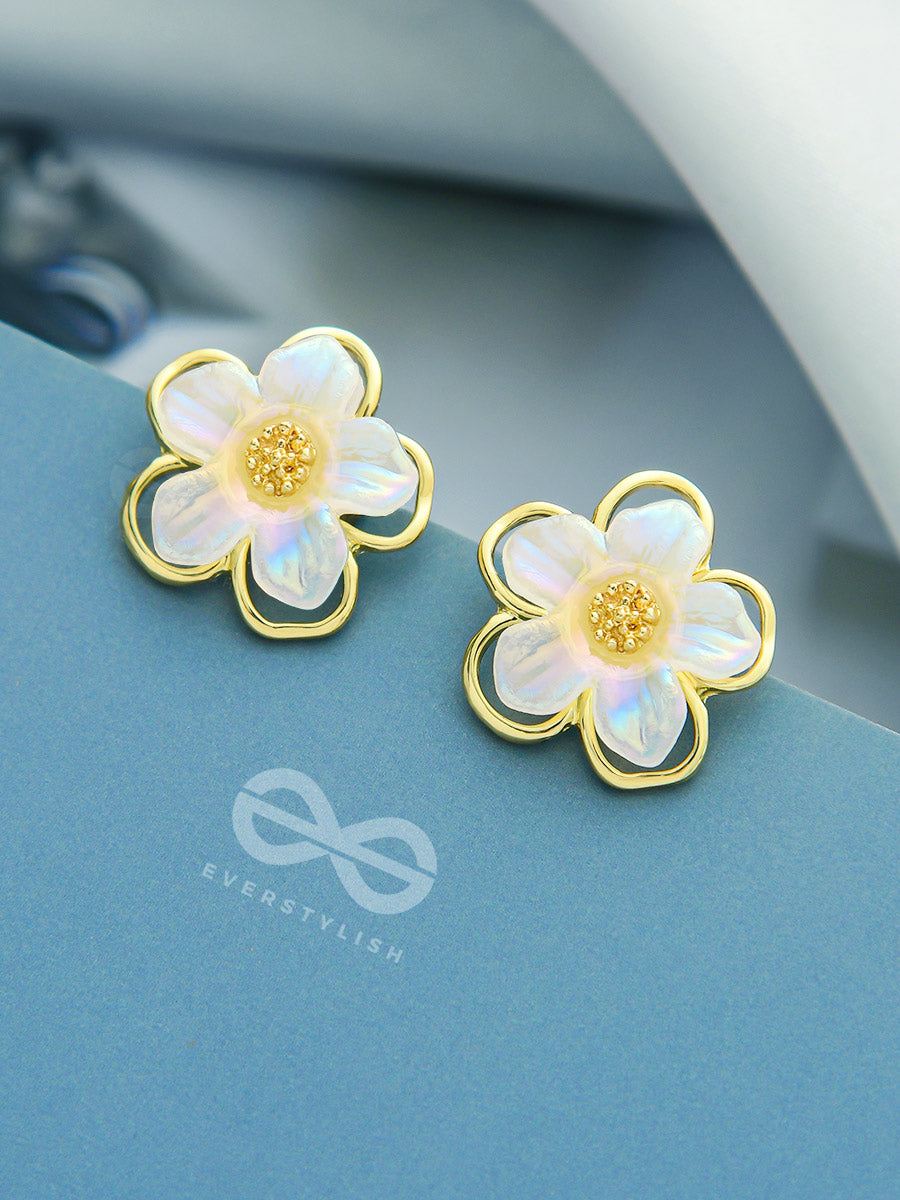 Delightful Daisies- White And Golden Earrings