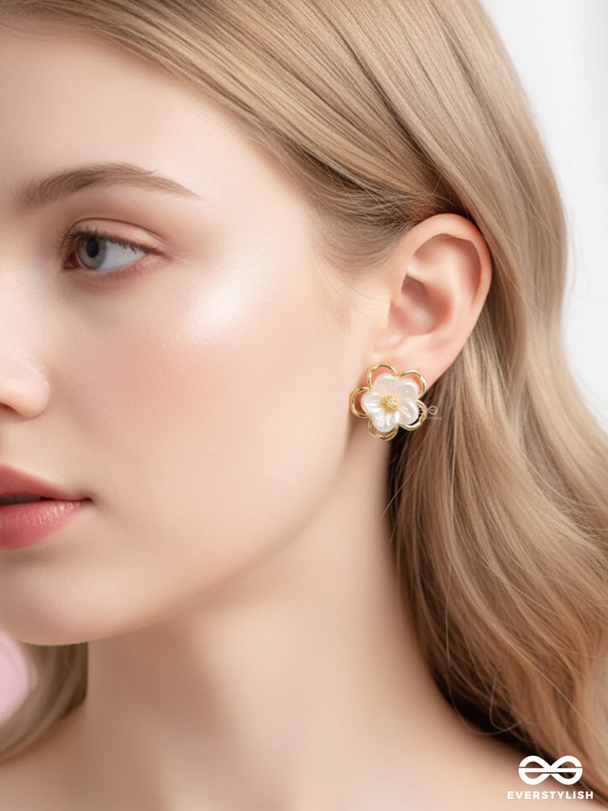 Delightful Daisies- White And Golden Earrings