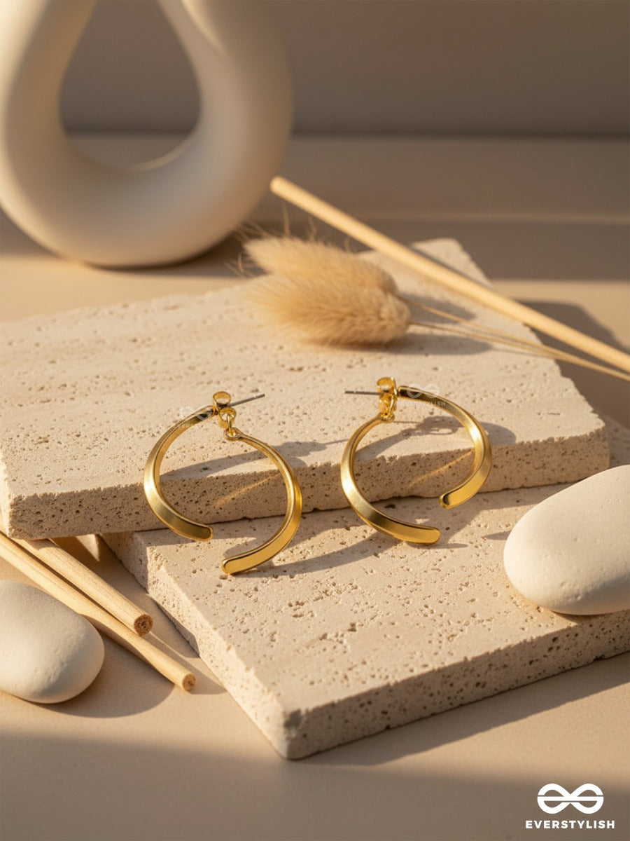 The Broken Bow- Elegant Golden Earrings