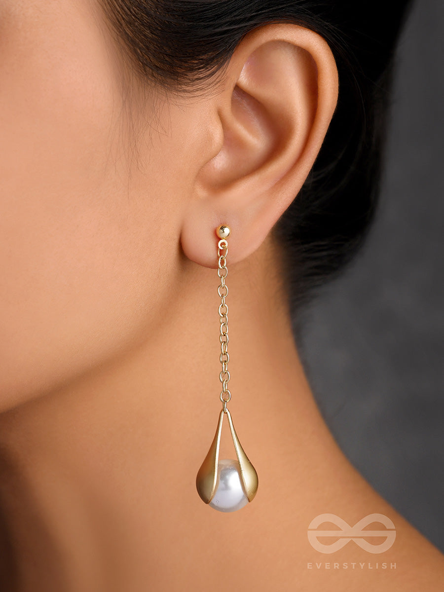 The Hanging Moon- Golden Pearl Earrings